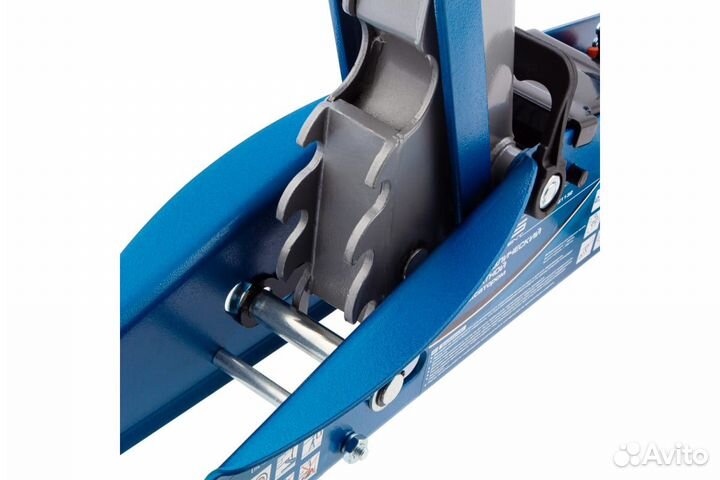 Домкрат подкатной Stels 2,5т 140-385мм кейс/51132