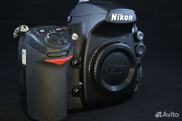 Nikon D700 body + Nikon MB-D10