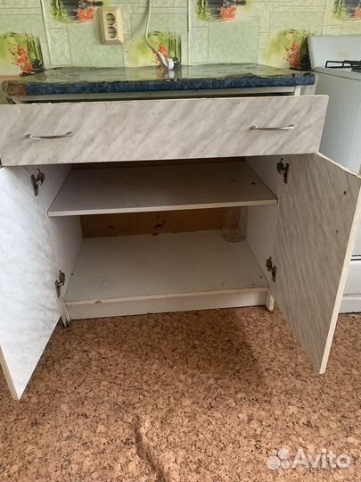 Шкафчик для посуды