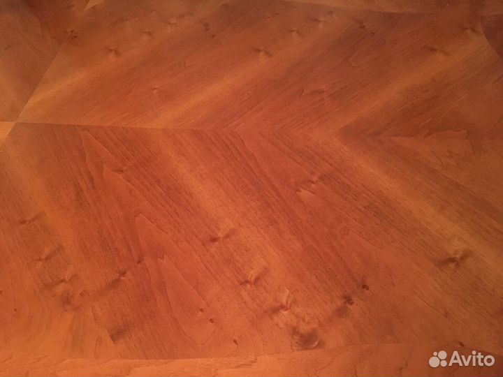 Продам обеденный стол дерево