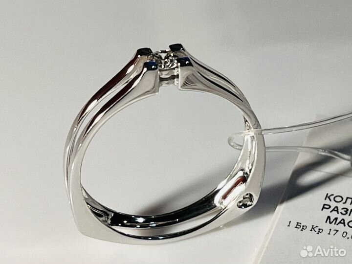 Золотое кольцо с бриллиантом новое