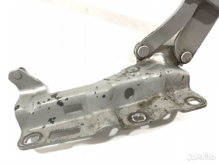 Петля капота левая Mercedes C W203