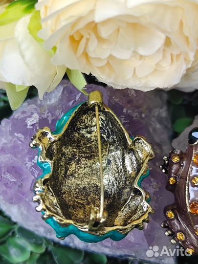 Брошь лягушка