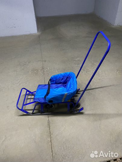 Детские санки с выдвижными колесами