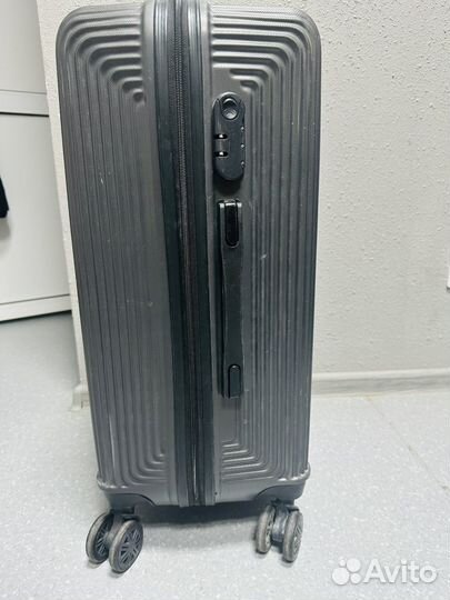 Чемодан размер М