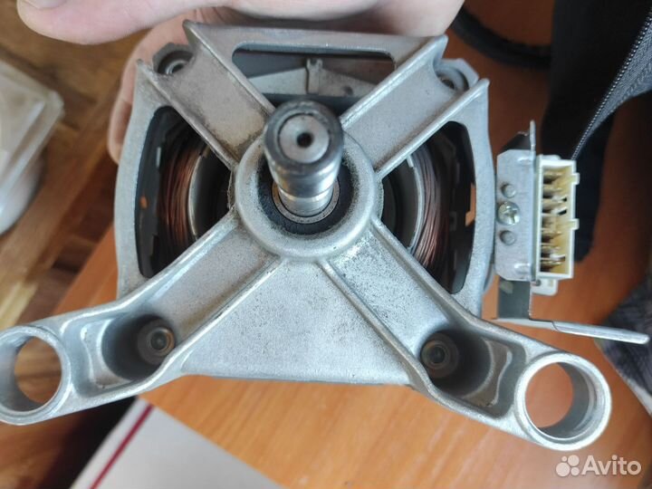 Двигататель стиральной машины