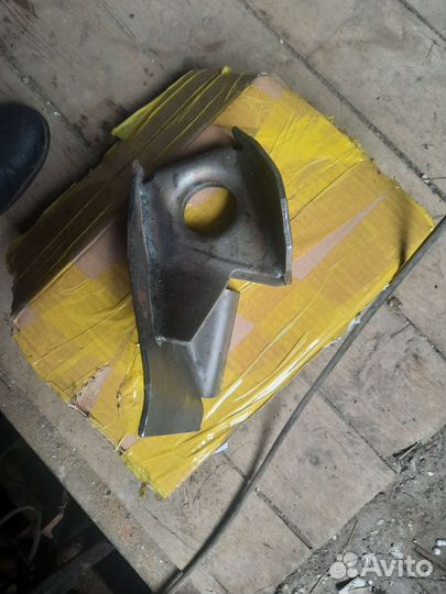 Кронштейн крепления продольной тяги УАЗ патоиот