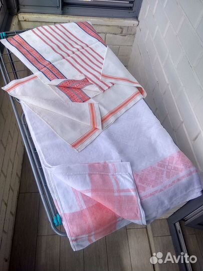 Скатерть,салфетки,наволочки,простынь,подушк