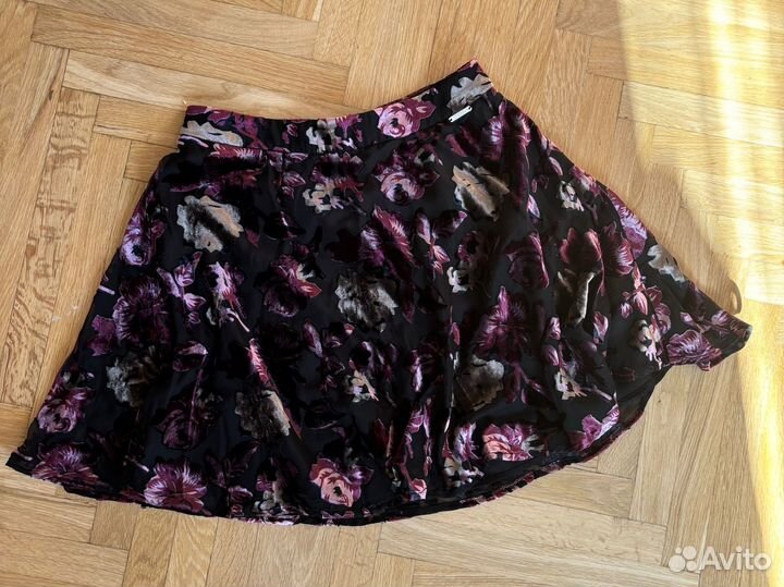 Юбка guess с бархатными цветами