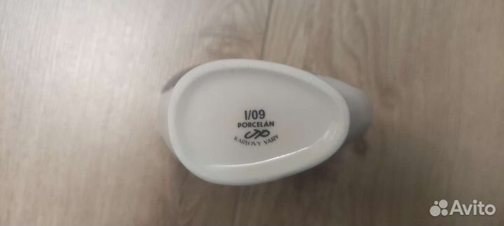 Чашка, поильник, бюветница для минеральной воды