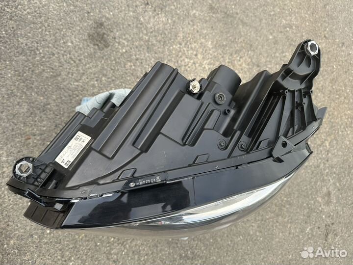 Продам фару левую w213