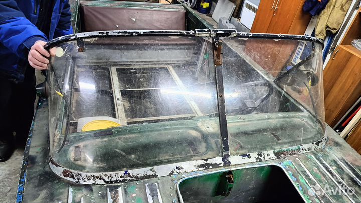 Стекло лобовое