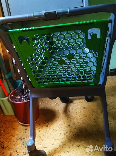 Покупательская новая тележка