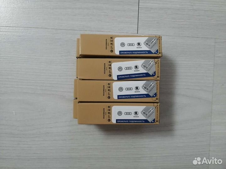 Свечи зажигания 06k905601b