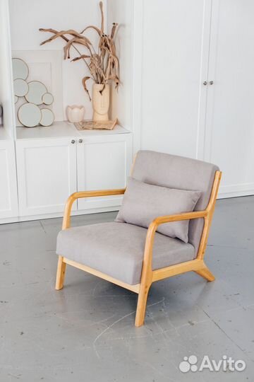 Кресло из дерева