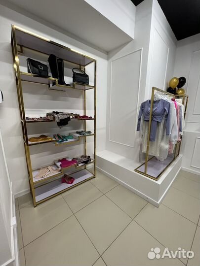 Продажа шоурума (с одеждой или без) на Садовом