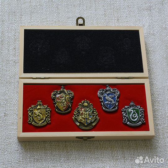 Набор значков: гербы факультетов Хогвартс, Поттер