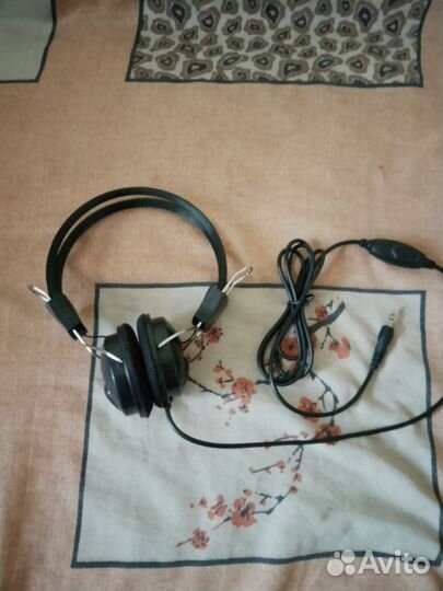Наушники с микрофоном