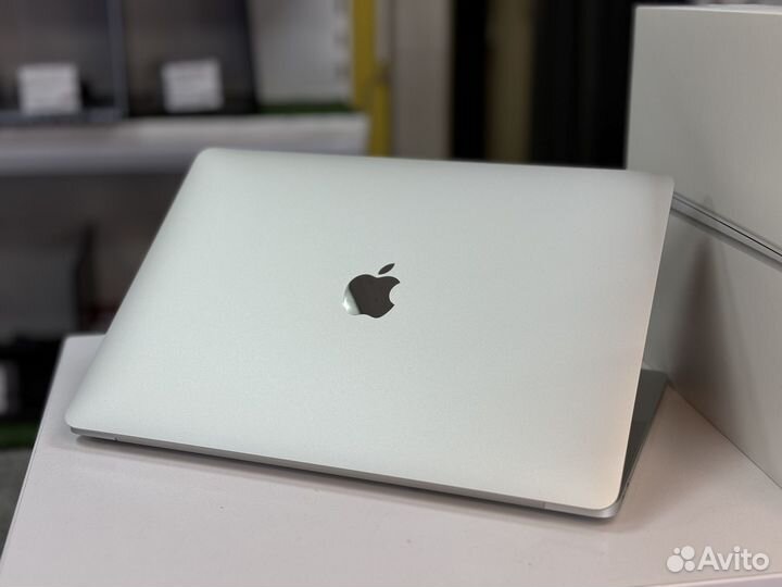 Apple MacBook Air 2020 M1 8/256Gb Silver АКБ 98%