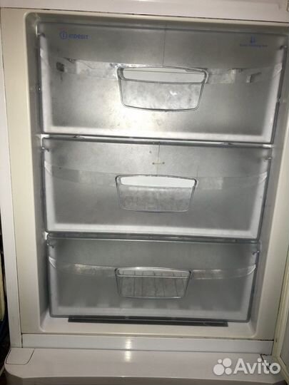 Холодильник 185 см Indesit B18FNF.025