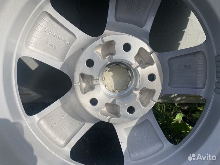 Колесо на KIA sportage 215/70/16 (новое)