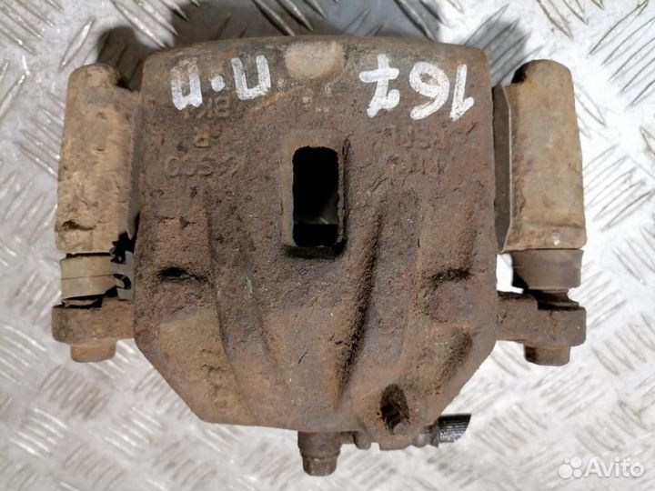 Суппорт передний правый Kia Carens 2002 2006