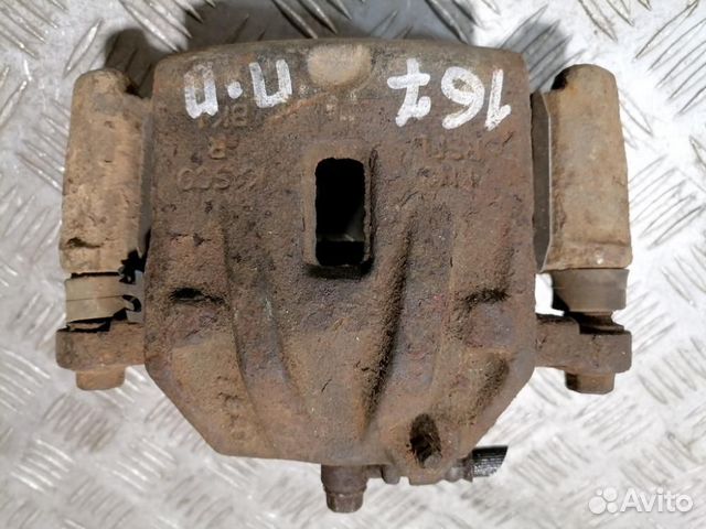 Суппорт передний правый Kia Carens 2002 2006