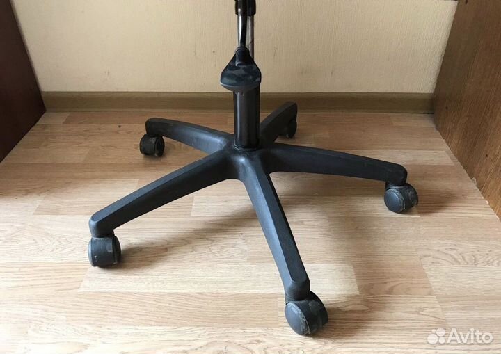 Офисное кресло