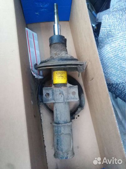 Стойка амортизатора передняя Вольво хс90