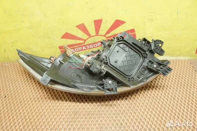 Фара Toyota Auris