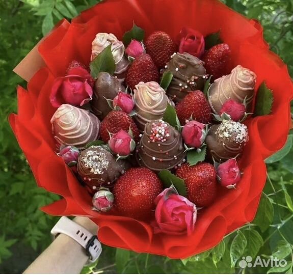Клубника в шоколаде букеты с цветами и без