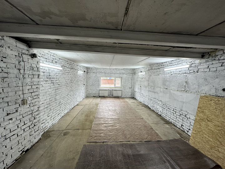 Гараж, > 30 м²