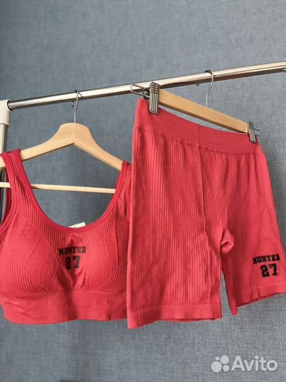 Костюм для спорта женский