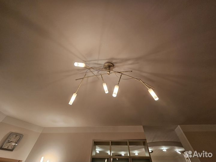 Люстры и светильники из тростника