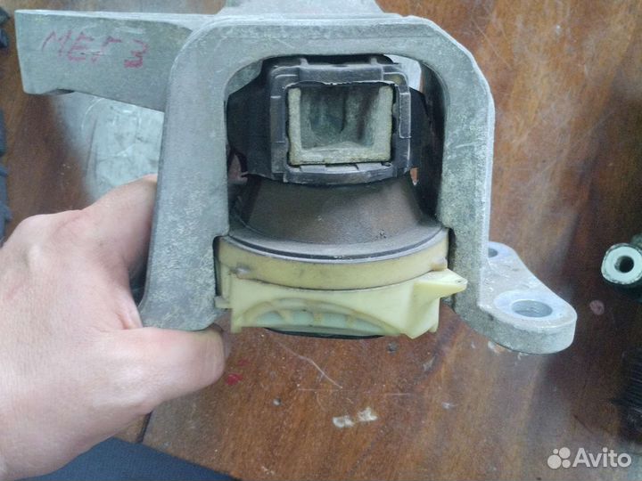 Кронштейн двигателя Renault Megane III 1.5 DCI