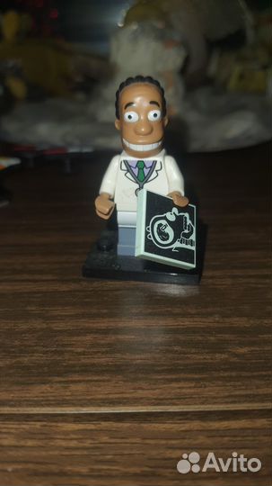 Игрушка лего из симпсонов