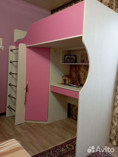 Детская кровать двухярусная со шкафом и столом