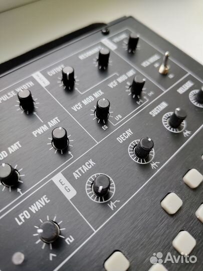 Аналоговый синтезатор Moog Mavis