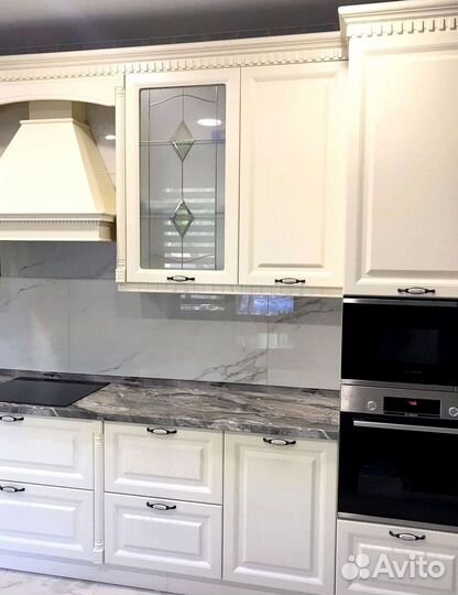 Угловой кухонный гарнитур классика