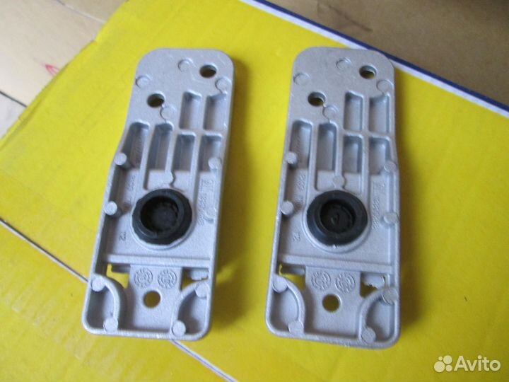 Кронштейн радиатора Opel Astra J