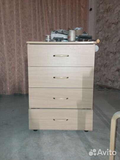 Продам тумбочку