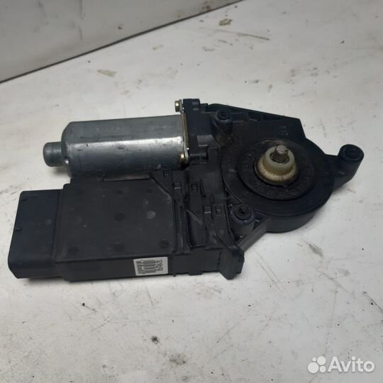 Моторчик стеклоподъемника VW Passat B5