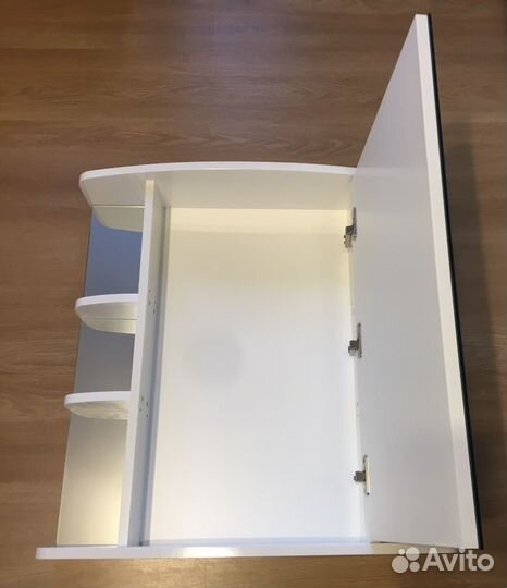 Зеркальный шкаф новый