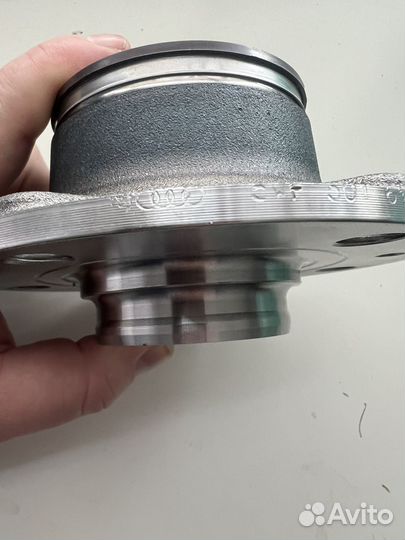 Новая ступица колеса с подшипником в сборе VAG