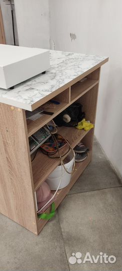 Кассовый ящик для денег. Стол