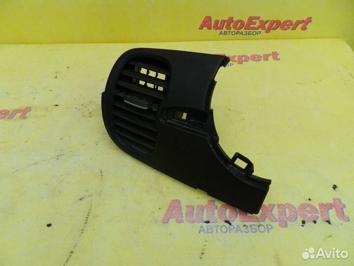 Дефлектор торпедо левый Kia Rio 4 FB