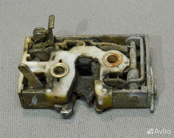 Замок двери задней левой VW Jetta 1