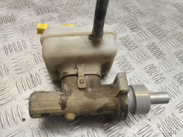 Главный тормозной цилиндр Volkswagen Golf IV