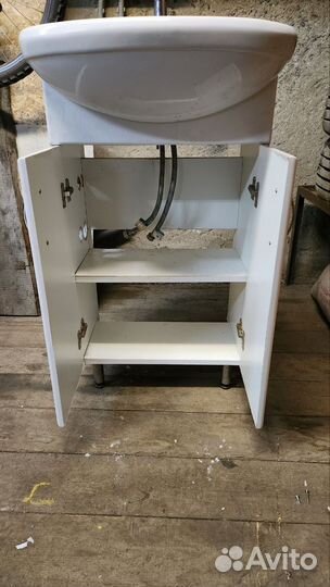 Раковина с тумбой и зеркалом бу