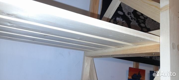 Стеллажи и этажерки из дерева